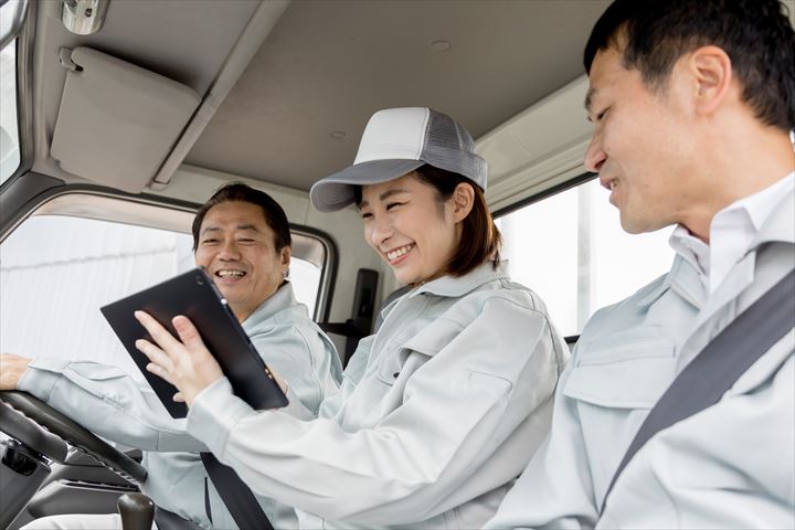 《伊東市》週払いOK・自動販売機へのベンディング助手スタッフ！（未経験活躍中・2023年12月末までの期間限定）