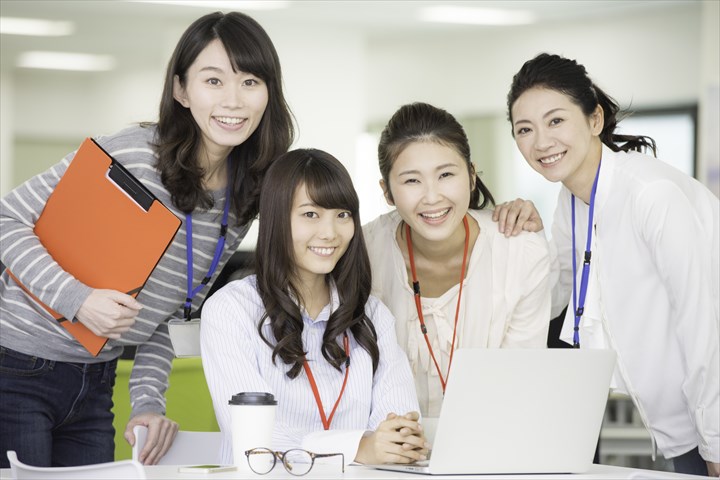 《港区》週払いOK・経理部署内での経理補助スタッフ！（月末月初のみ限定勤務・高時給）