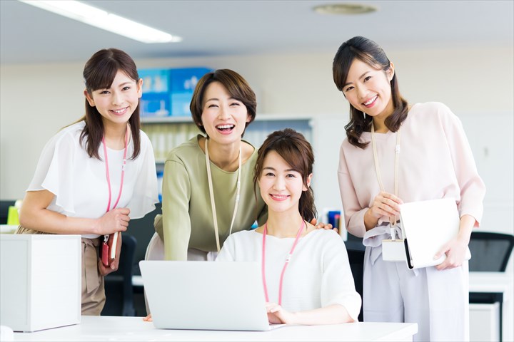 《大阪市西成区》週払いOK・整備工場の事務所内での事務スタッフ！（高時給・土日祝休み）