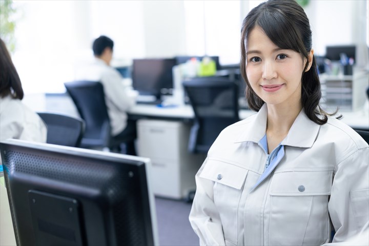 《彦根市》週払いOK・自動車整備工場内での一般事務スタッフ！（Web面接OK・週休2日）