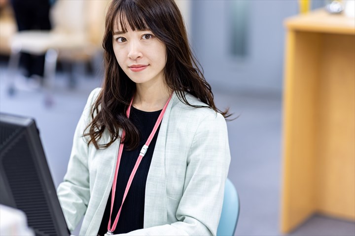 《下野市》週払いOK・物流法人での電話対応や入力事務スタッフ！（Web面接OK・土日祝休み）