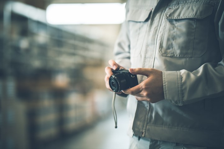 《小山市》週払いOK・中古車オークション会場内での写真撮影や設営作業スタッフ！（Web面接OK・週休2日）