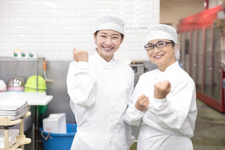 《川崎市幸区》週払いOK・給食センター内での調理補助や洗浄スタッフ！（Web面接OK・高時給）