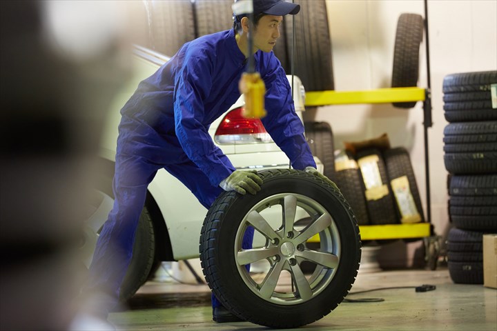 《岩倉市》週払いOK・タイヤのピッキングや検品スタッフ！（Web面接OK・高時給）