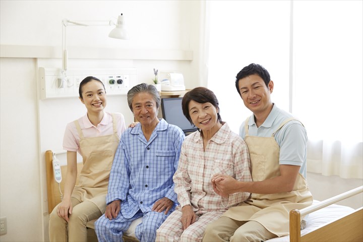 《船橋市》週払いOK・従来型特別養護老人ホームでの介護スタッフ！（Web面接OK・資格や経験を活かす）