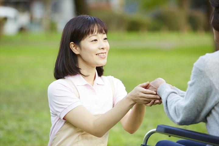 《中央区》週払いOK・特別養護老人ホームでの介護兼送迎スタッフ！（Web面接OK・高時給）