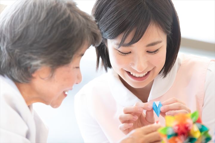 《杉並区》週払いOK・ユニット型特別養護老人ホームでの介護スタッフ！（週休2日・日勤帯）