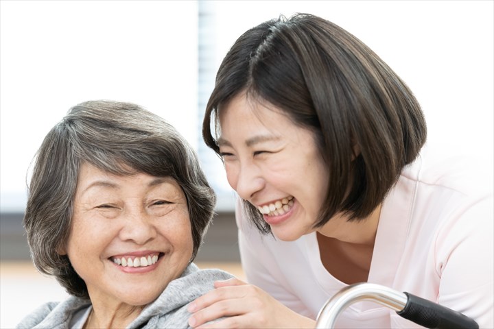 《市川市》週払いOK・ユニット型特別養護老人ホームでの介護スタッフ！（Web面接OK・無資格OK）