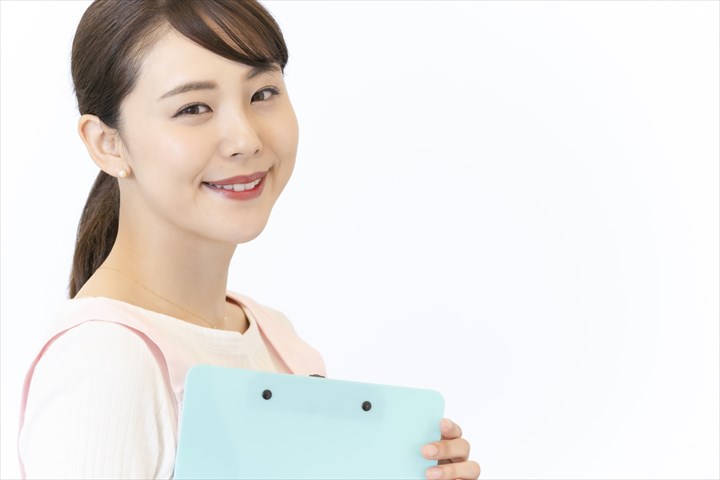 《横浜市神奈川区》週払いOK・老人ホームでの介護スタッフ！（週休2日・日勤）