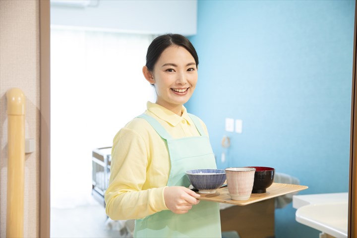 《三鷹市》週払いOK・ケアハウスでの介護スタッフ！（週休2日・日勤）