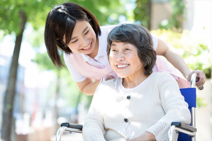 《杉並区》週払いOK・有料老人ホームでの介護スタッフ（Web面接OK・高時給）