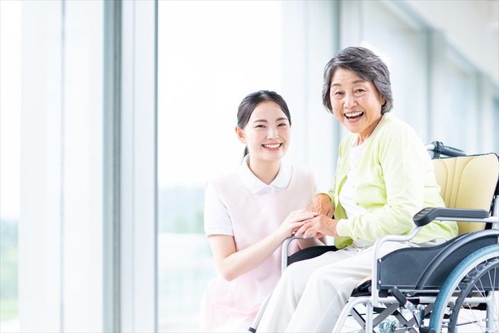 《世田谷区》週払いOK・ユニット型特別養護老人ホームでの介護スタッフ！（日勤・週4～5）