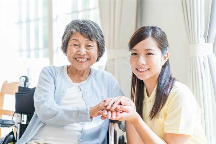 《川崎市高津区》週払いOK・デイサービスでの介護スタッフ！（週休2日・日勤）